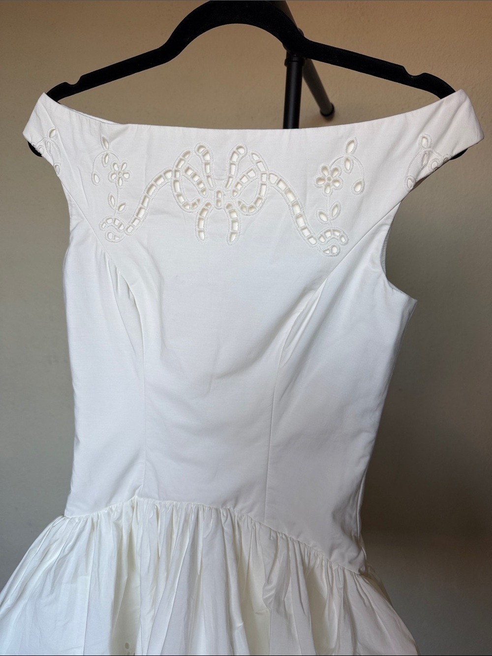 House of CB Lauren White Cotton Broderie Anglaise Boat Neck Mini Dress size S - Picture 8 of 17